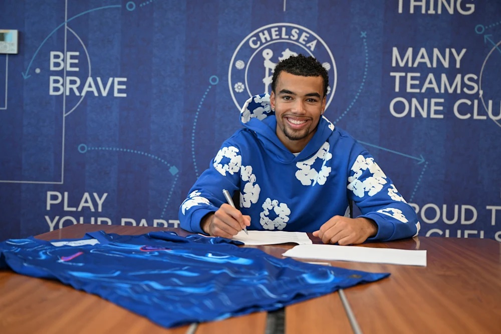 Promising Attacking Right-Back Signs New Chelsea Contract